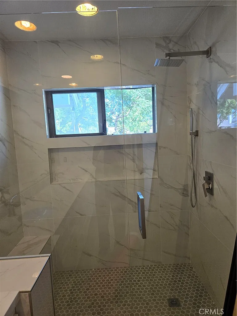 2 bed, 1323 sqft, $4,000 — Photo 2