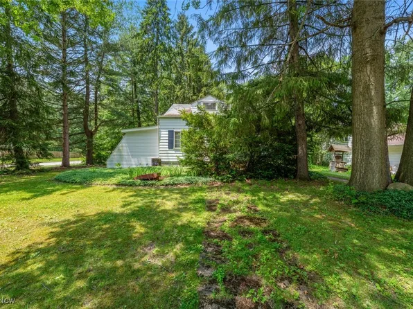 7100 Barton Rd, North Olmsted, OH 44070