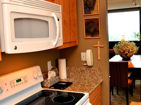 3rd image of 909 N Lafayette St APT 902