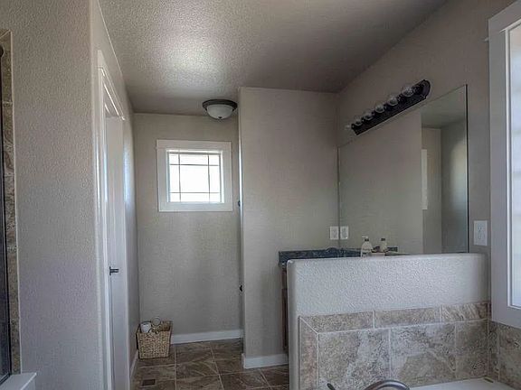 5th image of 1303 River Heights Dr