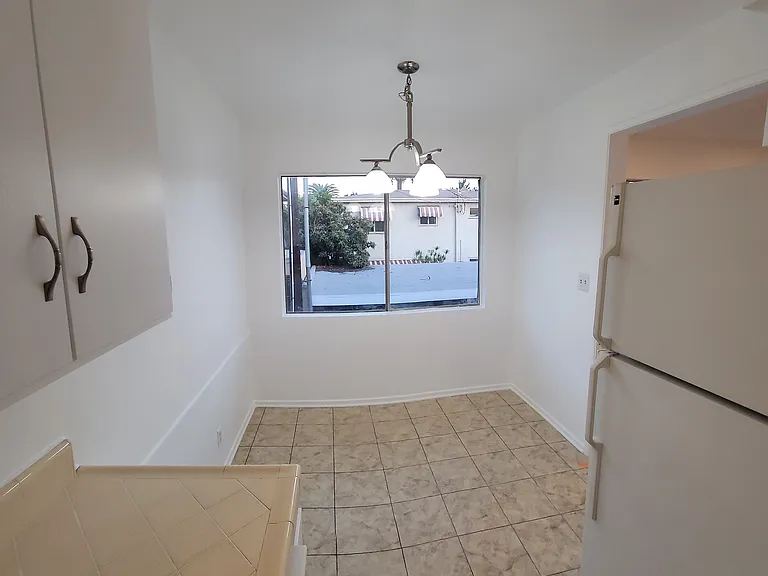 332 N Isabel St #7 — Photo 10
