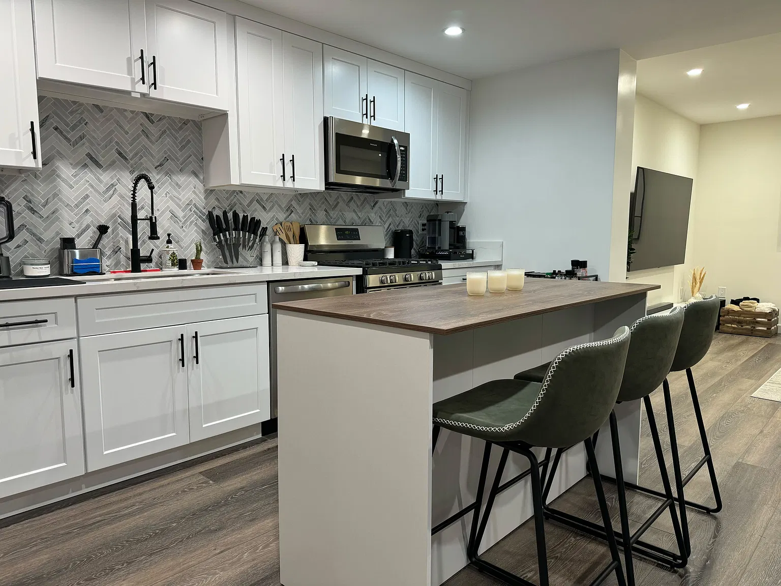 1 bed, 800 sqft, $2,400 — Photo 4