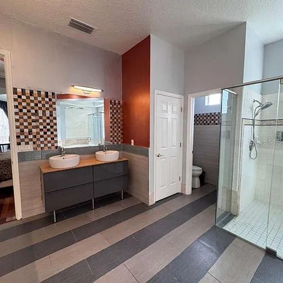 7600 Debeaubien Dr — Photo 9