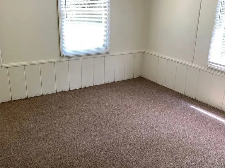 107 S Bryan Ave — Photo 3