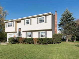 20 Meadowbrook Rd, Watervliet, NY 12189