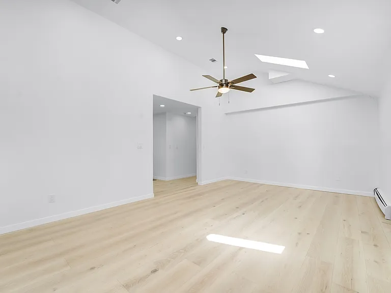 306 Warrenville Rd — Photo 26