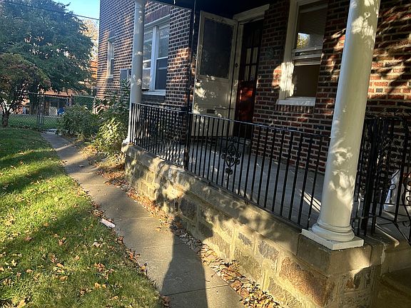 4th image of 805 Glenview St #1