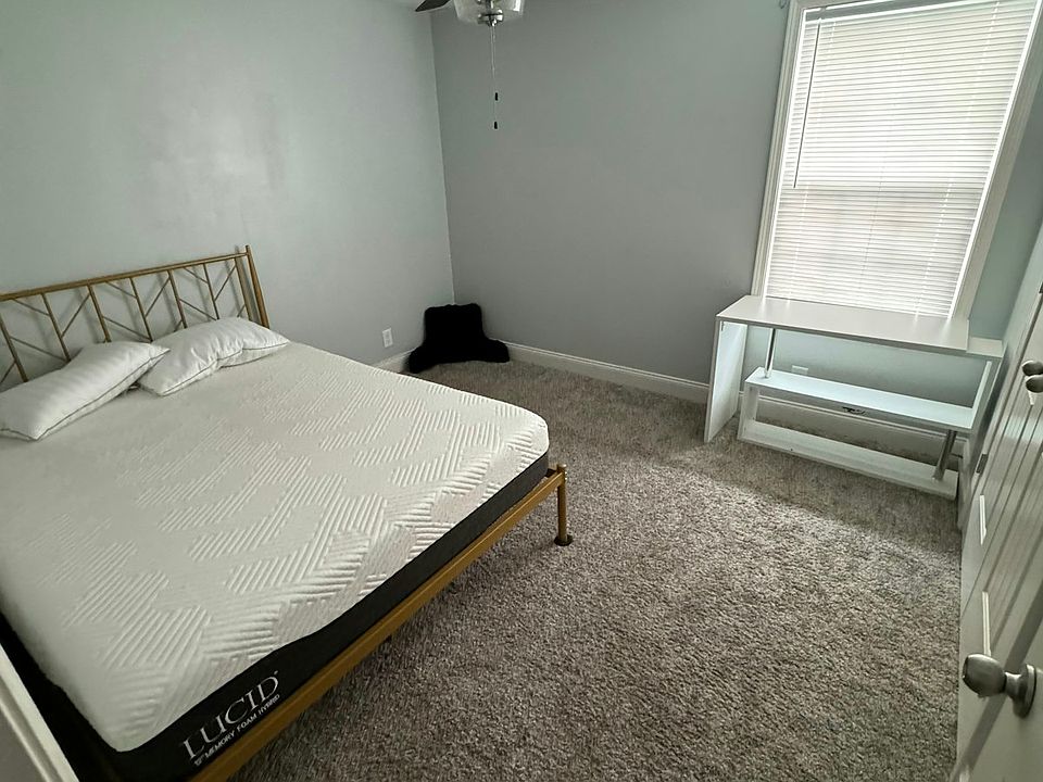1st image of 1373 Sussex Dr #3