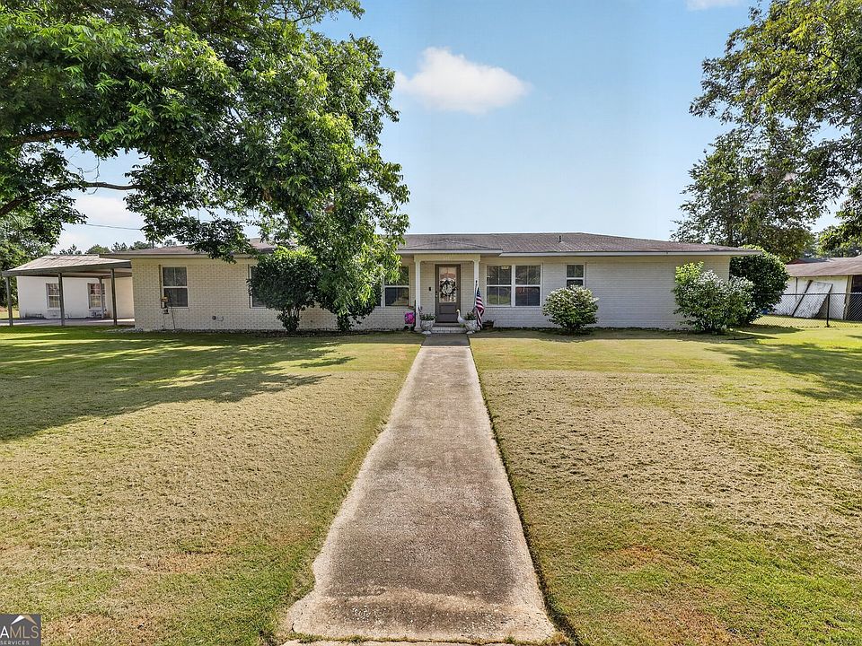 1st image of 615 Pinewood Dr
