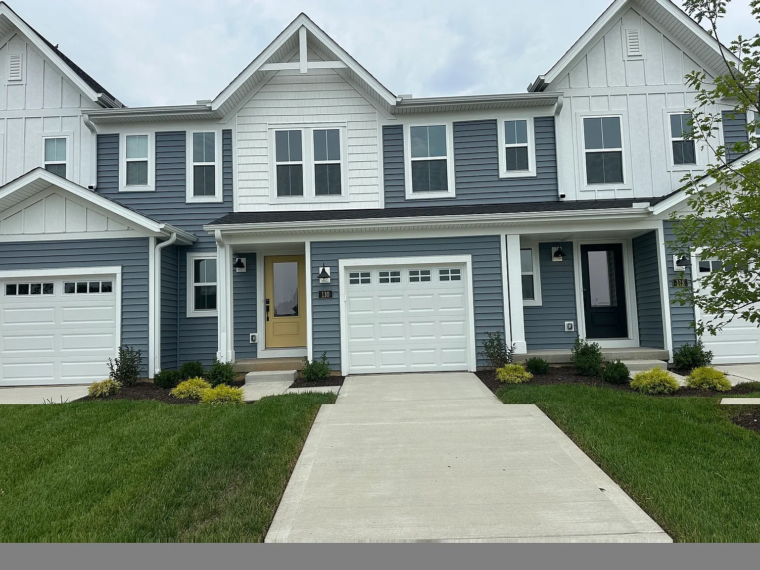3 bed, 2.5 bath, 1427 sqft, $2,400 — Photo 2