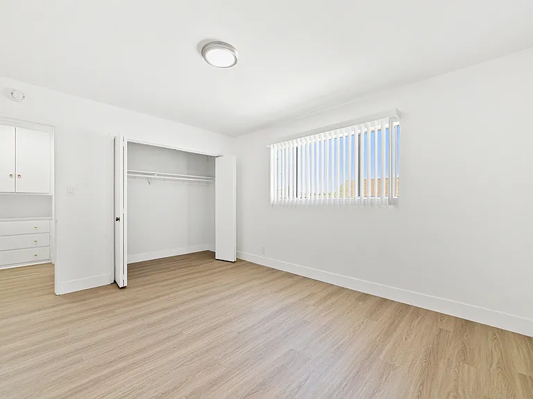 412 W Queen St #6 — Photo 13