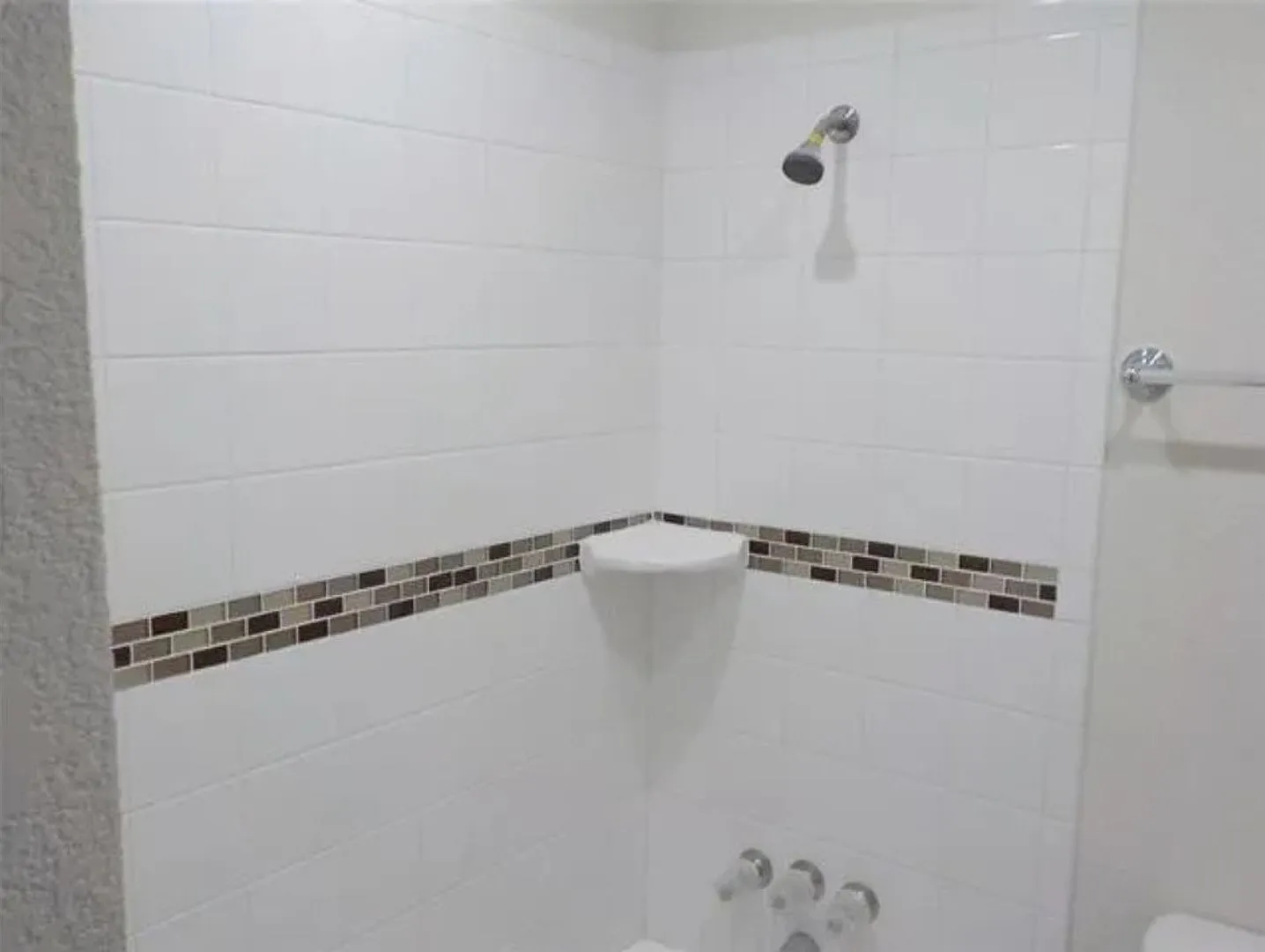 Lakeview Loft Condos — Photo 4