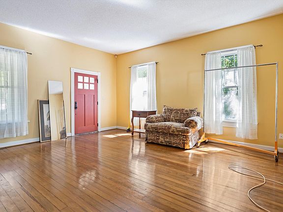4th image of 114 W Woodlawn Avenue