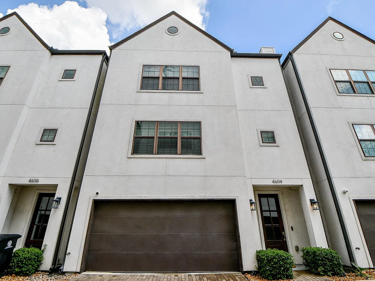 3 bed, 3.5 bath, 2653 sqft, $4,800 — Photo 1