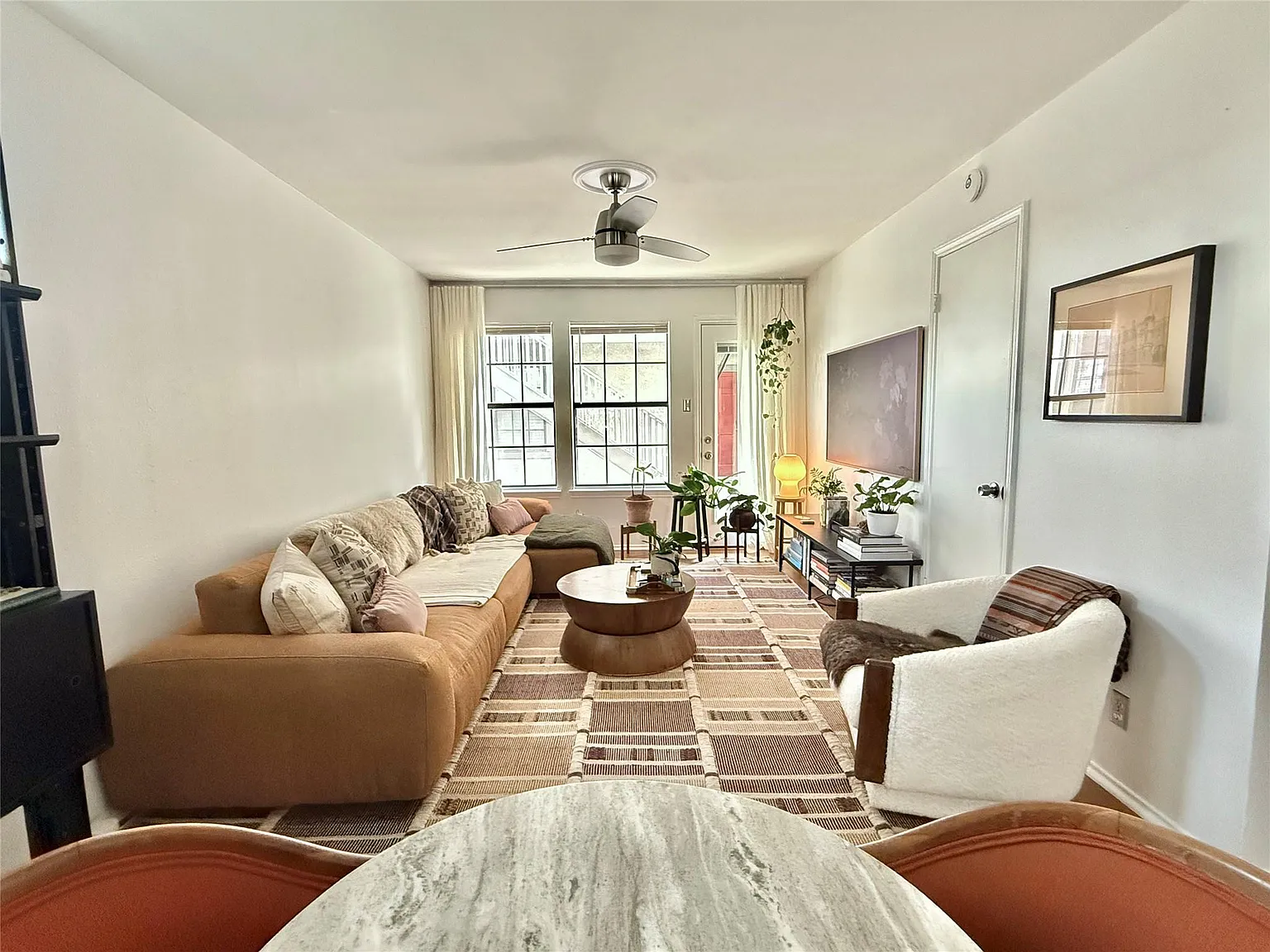 2 bed, 2.0 bath, 928 sqft, $2,200 — Photo 2