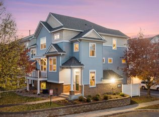1666 Village Trl E UNIT 1, Maplewood, MN 55109