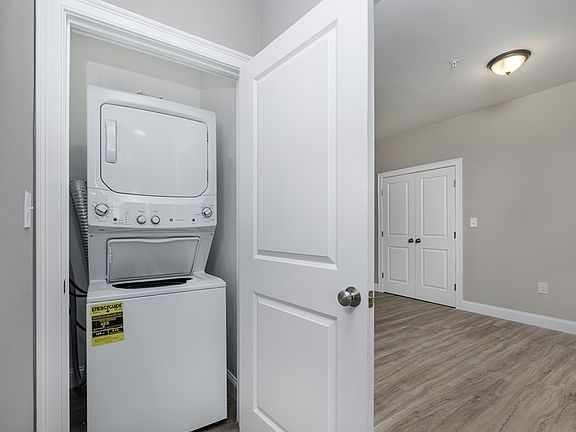 3rd image of 242 Mountain Ave #5