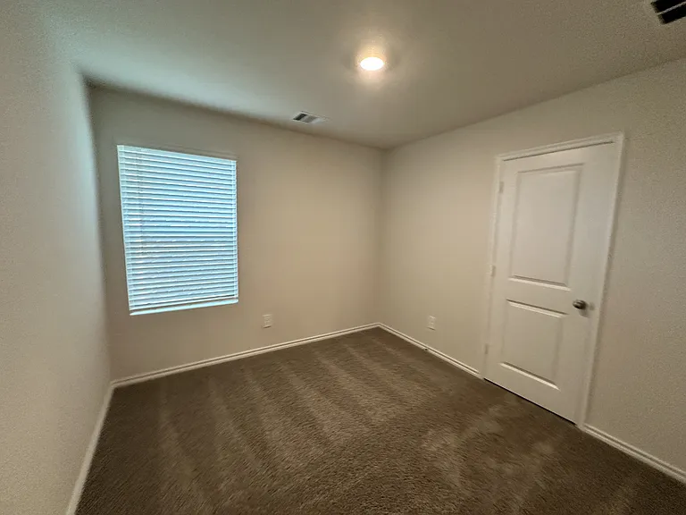 1813 Potomac Ln — Photo 8