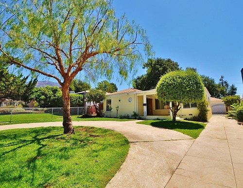 1st image of 2758 Glen Ave
