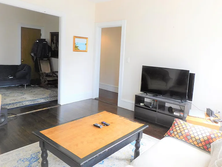 496 E Broadway #3 — Photo 3