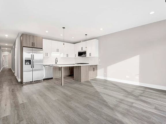 2nd image of 5418 W Belmont Ave #3W