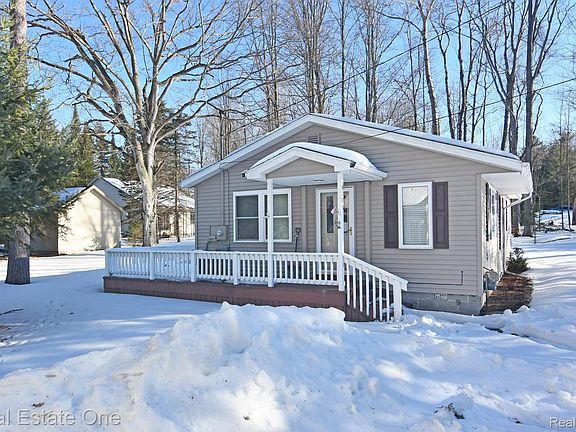 2nd image of 4284 N Norway Rd