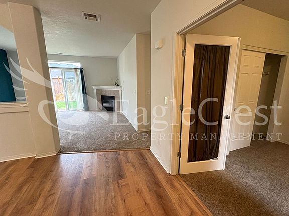 4th image of 257 NW Laurella Ln