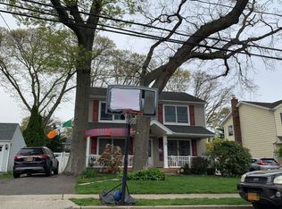 3677 Smith St, Wantagh, NY 11793