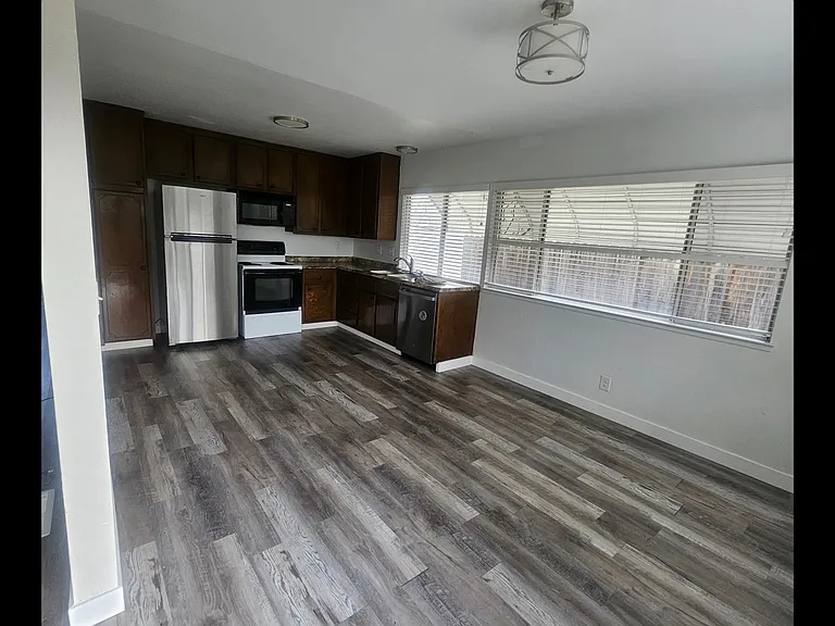 553 Covington Way — Photo 6