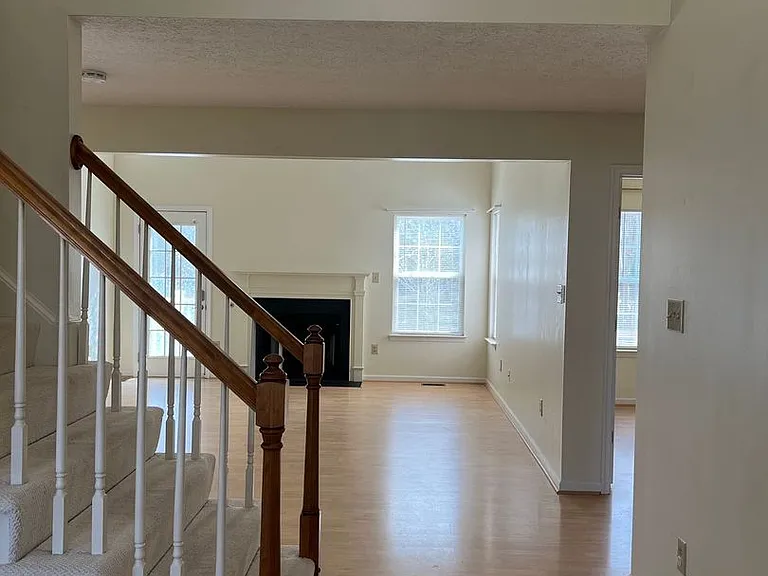 110 Bugle Ct — Photo 3