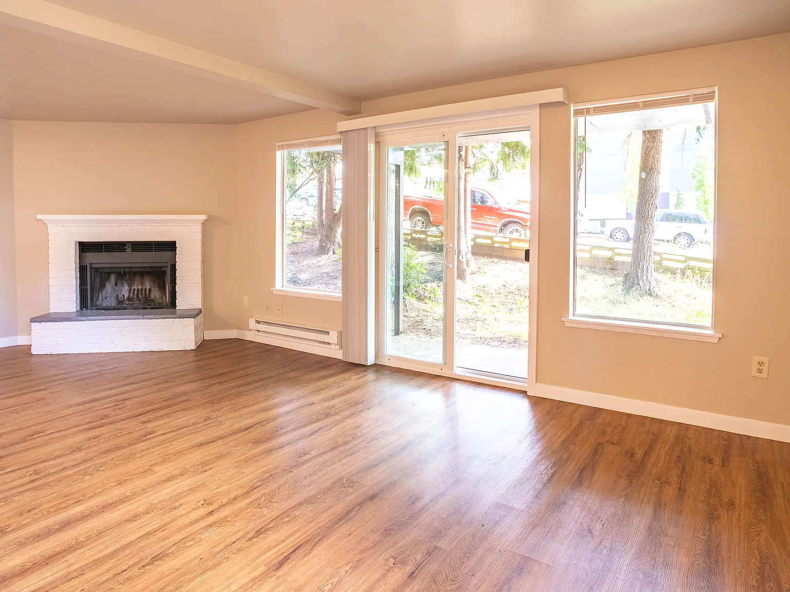 8th Ave SW, Burien — Photo 2