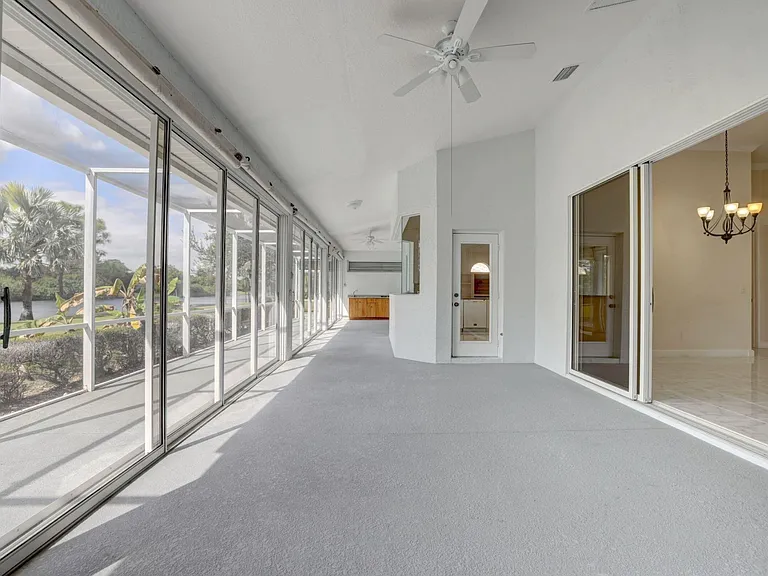 8028 Plantation Lakes Dr — Photo 40