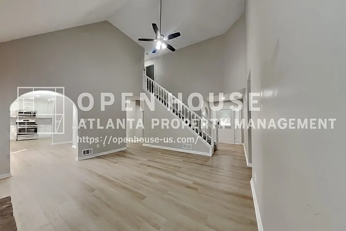 4 bed, 2.5 bath, 1900 sqft, $2,400 — Photo 4