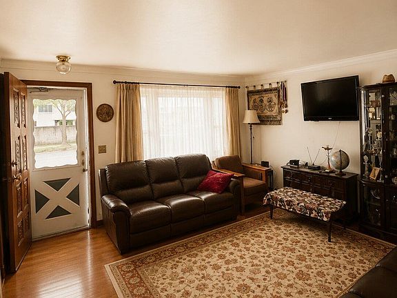 5th image of 11283 Rivard Ave