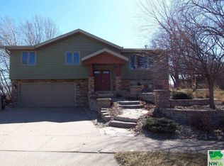 1518 Lief Dr, Sioux City, IA 51104
