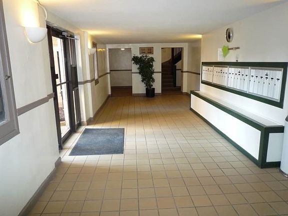 3rd image of 612 W Belmont Ave APT 3W