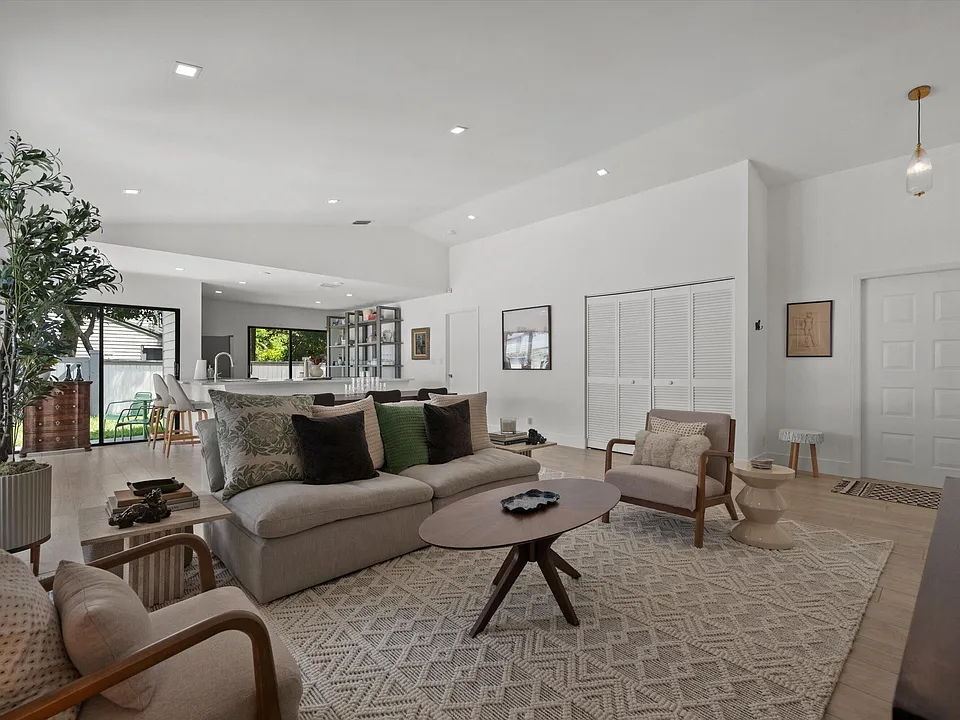 2515 Bedford Mews Dr