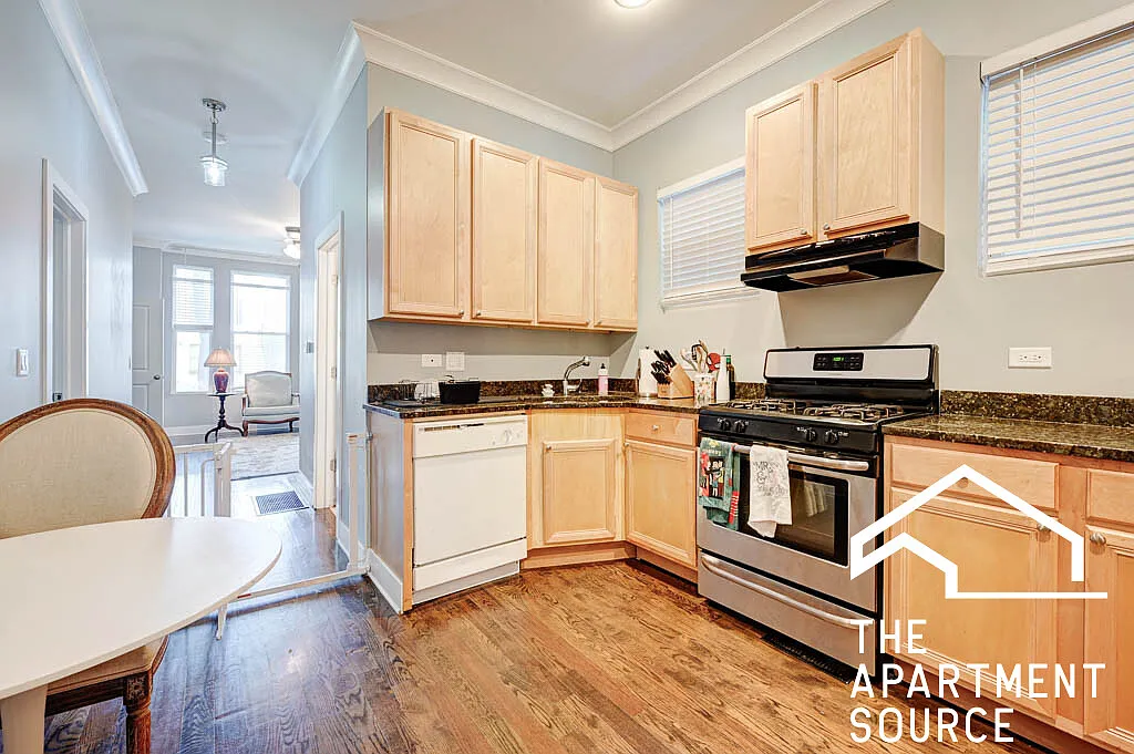 Building Photo - 1341 W Fletcher St #1F