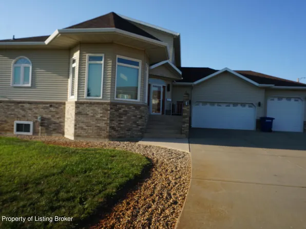 712 20th St W, Dickinson, ND 58601