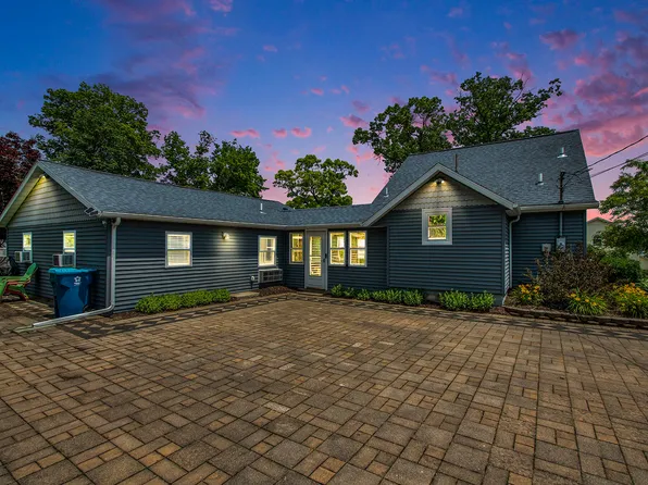 50982 Garrett Rd, Dowagiac, MI 49047
