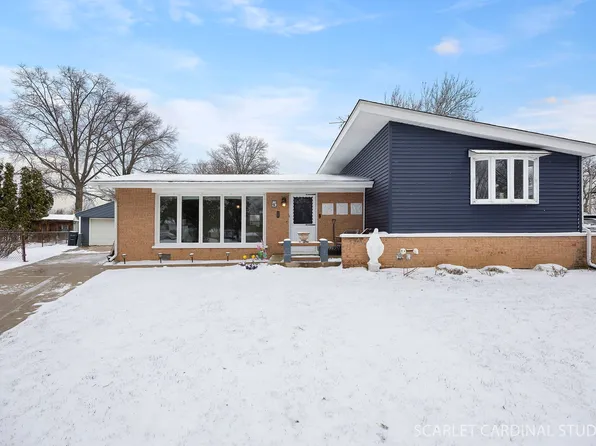 5 Chase Ct, Lombard, IL 60148