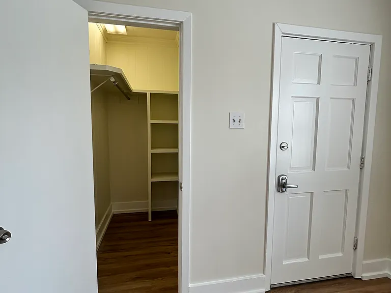 524 Cedar Crest Ct — Photo 4