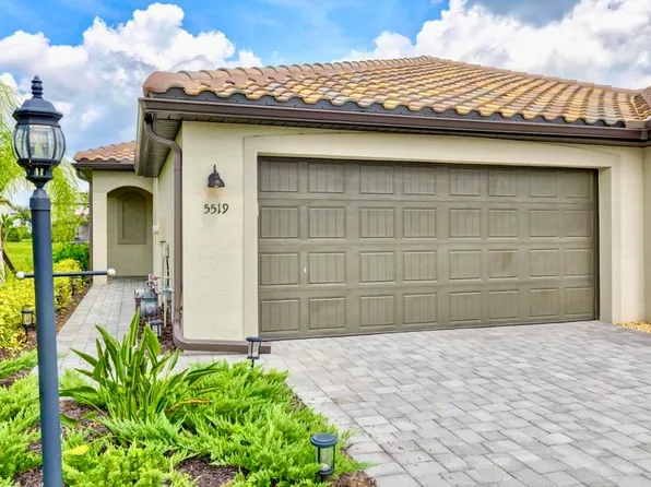15519 Sunny Day Dr, Bradenton, FL 34211