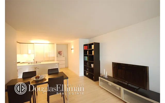 Rented by Douglas Elliman | media 19