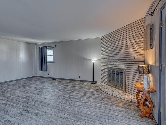 3rd image of 4112 W Maryland St