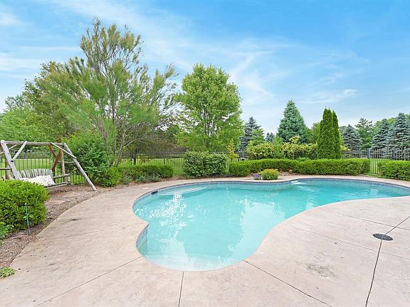 5th image of 58 Fox Hills Ct