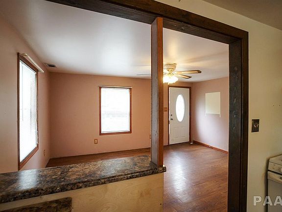 5th image of 2118 N Northcrest Dr