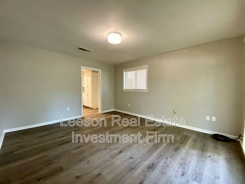 3 bed, 1.5 bath, 1134 sqft, $1,300 — Photo 3