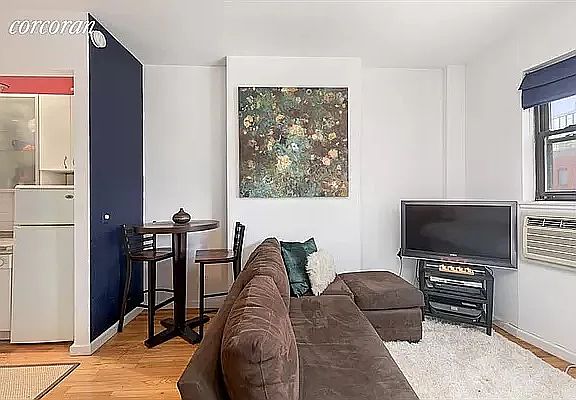 3rd image of 360 W 21st St APT 4D