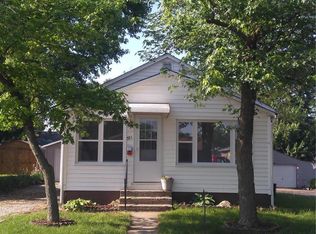 321 W Thomas St, Roxana, IL 62084